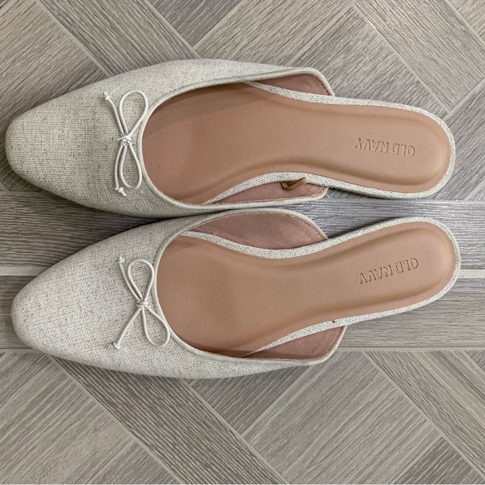 Old Navy Women's Cream Mules with Bow